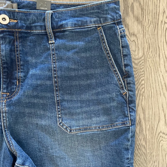 Torrid Blue Jean Shorts NWT - Picture 2 of 6